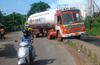 Locals panic as gas tanker climbs divider near Maroli; no leakage